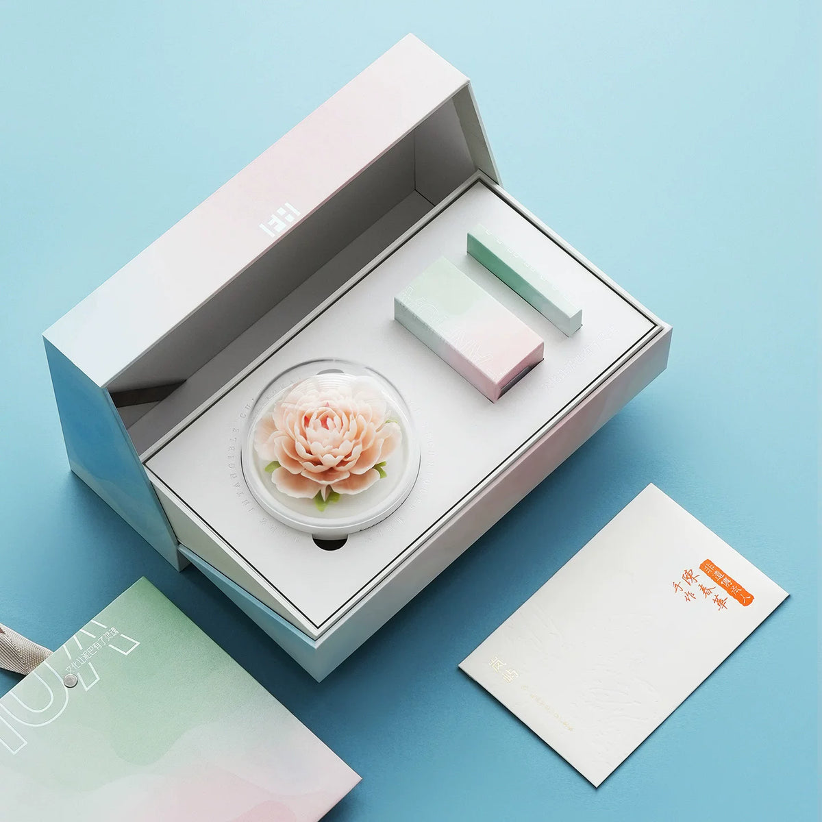Hand‑Pinched Champagne‑Colored Floating Peony Flameless Diffuser Gift Box