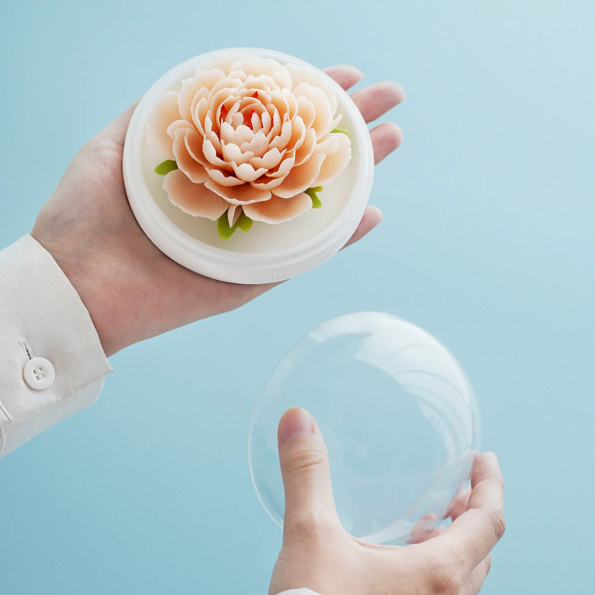 Hand‑Pinched Champagne‑Colored Floating Peony Flameless Diffuser Gift Box