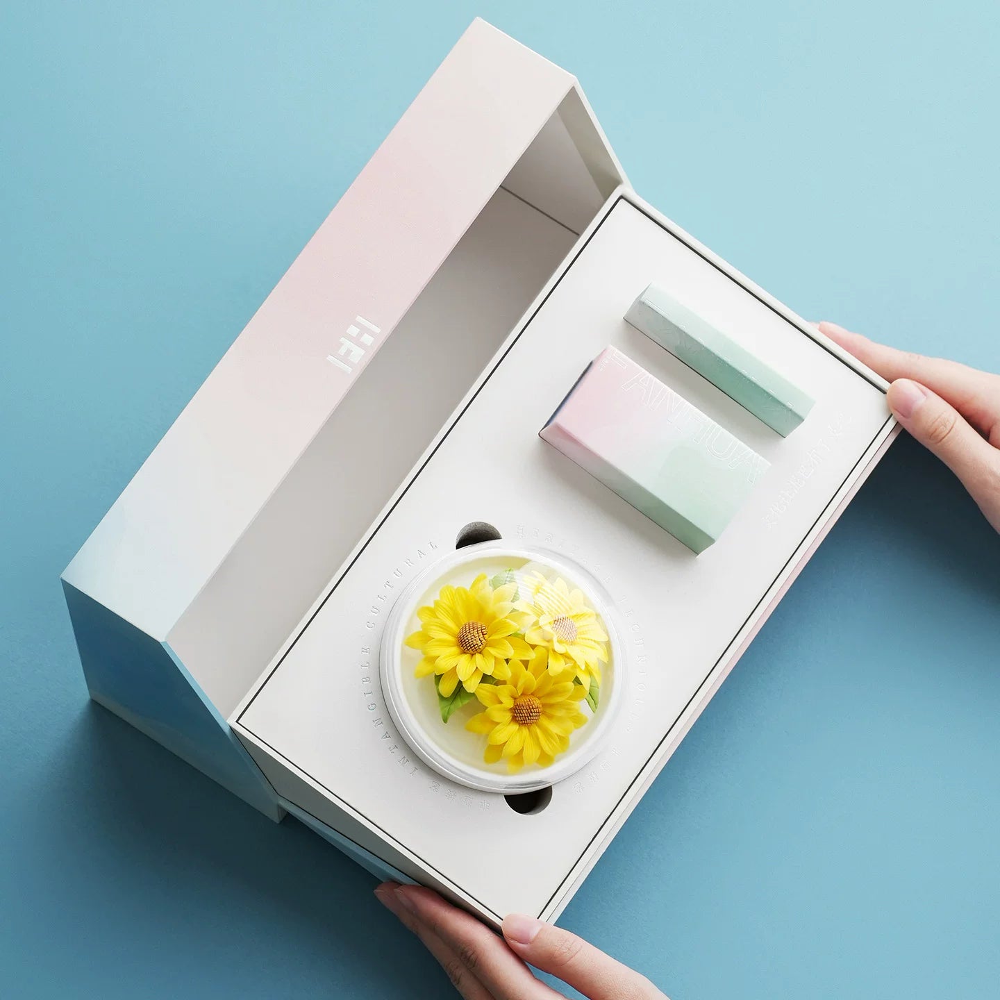 Lanyu Sunflower Porcelain Aromatherapy Gift Box, Non-Heritage Cultural and Creative High-End Business Gift for Leading Customers